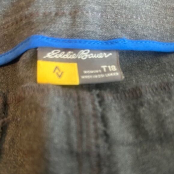 Eddie Bauer Gray 3 pocket straight leg trousers, size 18T - Picture 3 of 4